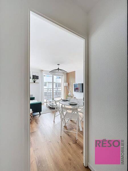 Rent apartment 3 rooms 51 m² in Ville-la-Grand 74100 - 1 750 €