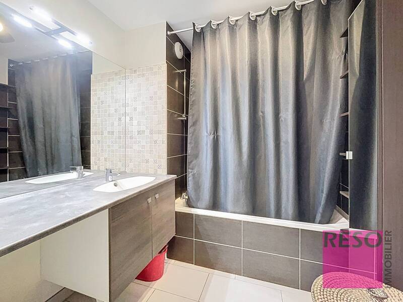 Rent apartment 3 rooms 62 m² in Annemasse 74100 - 1 590 €