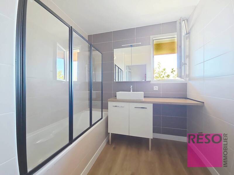 Rent apartment 3 rooms 68 m² in Ville-la-Grand 74100 - 1 690 €