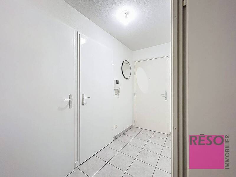 Rent apartment 2 rooms 44 m² in Annemasse 74100 - 1 481 €
