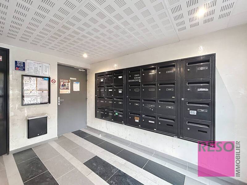 Rent apartment 2 rooms 44 m² in Annemasse 74100 - 1 481 €