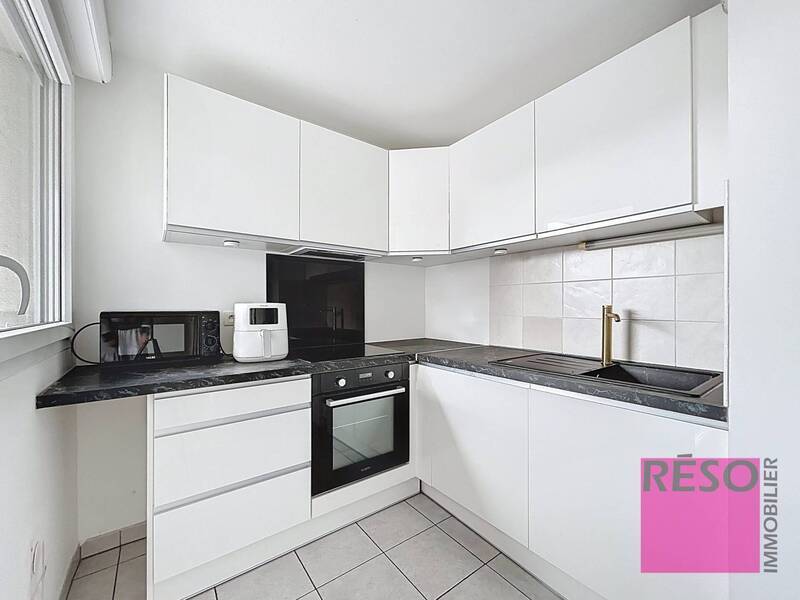 Rent apartment 2 rooms 44 m² in Annemasse 74100 - 1 481 €