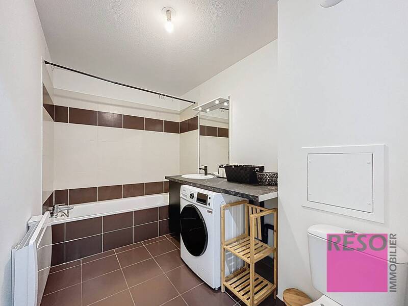 Rent apartment 2 rooms 44 m² in Annemasse 74100 - 1 481 €