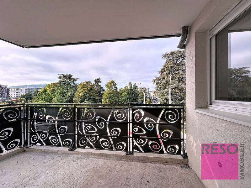 Rent apartment 2 rooms 44 m² in Annemasse 74100 - 1 481 €