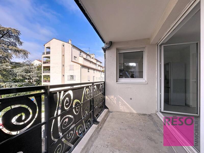 Rent apartment 2 rooms 44 m² in Annemasse 74100 - 1 481 €