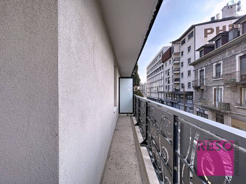 Rent apartment 2 rooms 44 m² in Annemasse 74100 - 1 481 €