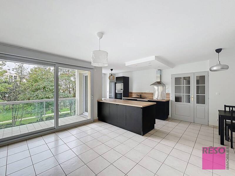 Rent apartment 3 rooms 64 m² in Annemasse 74100 - 1 650 €