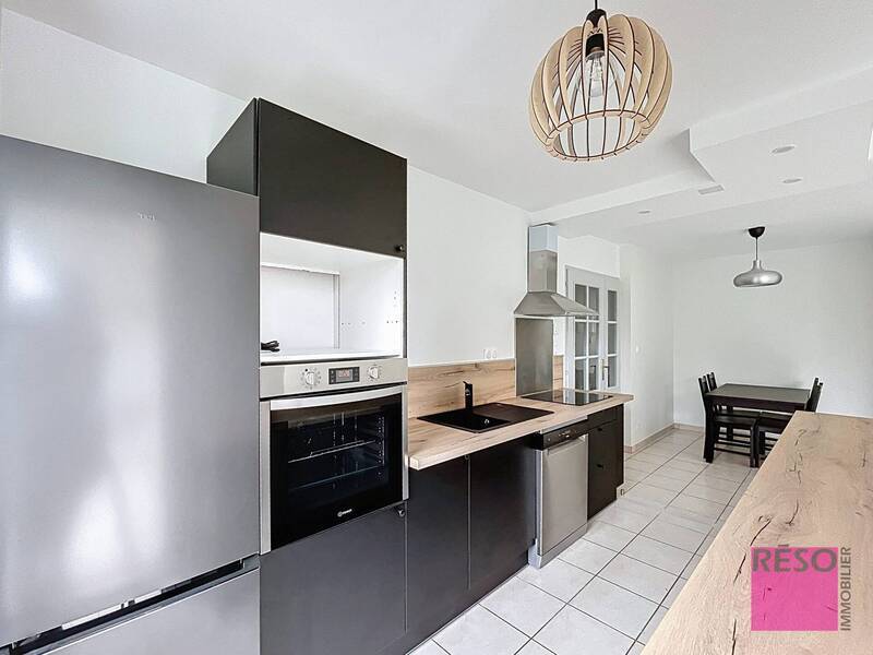 Rent apartment 3 rooms 64 m² in Annemasse 74100 - 1 650 €