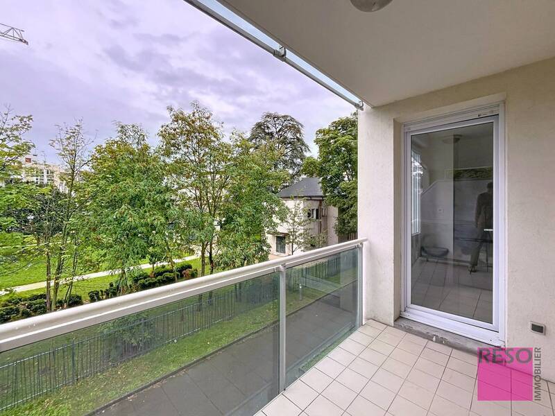 Rent apartment 3 rooms 64 m² in Annemasse 74100 - 1 650 €