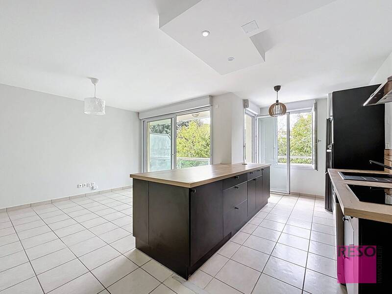 Rent apartment 3 rooms 64 m² in Annemasse 74100 - 1 650 €