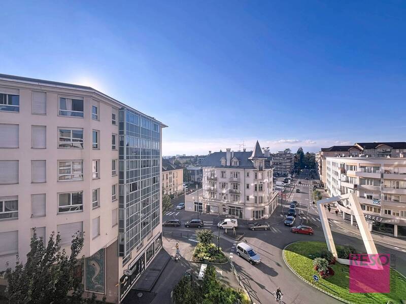 Rent apartment 3 rooms 74 m² in Annemasse 74100 - 1 440 €