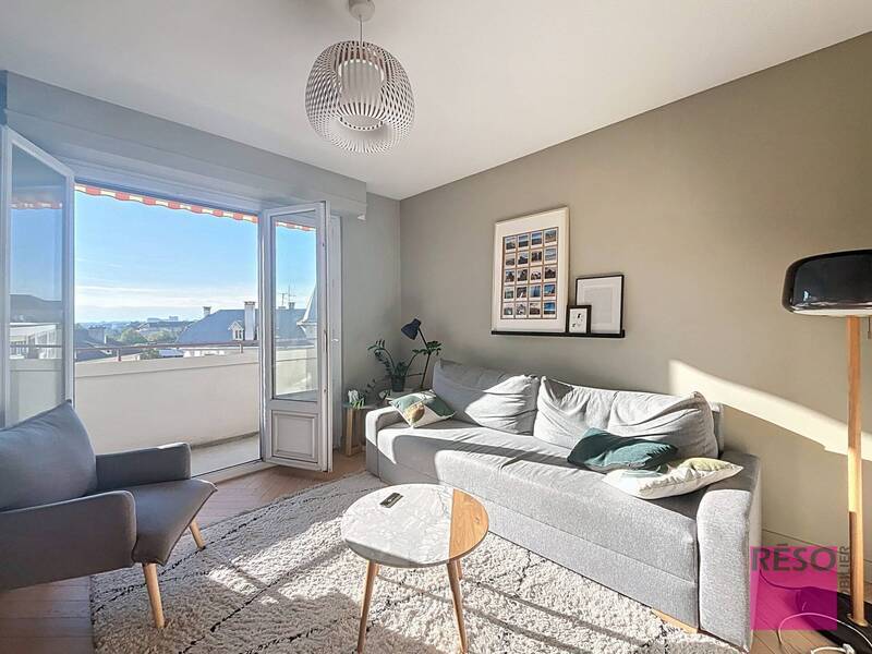 Rent apartment 3 rooms 74 m² in Annemasse 74100 - 1 440 €