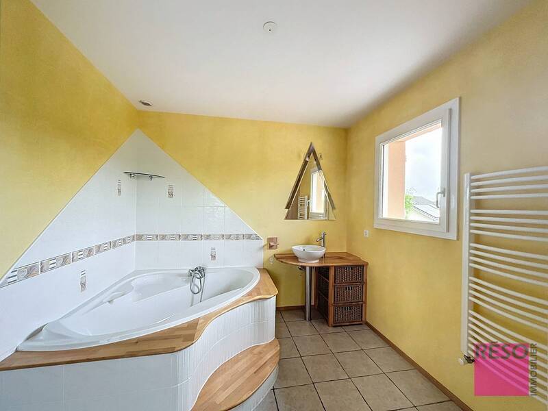 Rent house 4 rooms 135 m² in Valleiry 74520 - 2 830 €