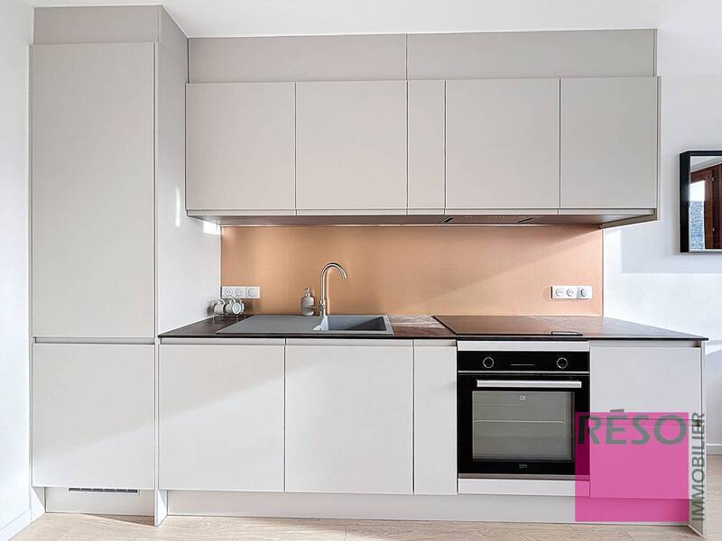 Rent apartment 2 rooms 39 m² in Gaillard 74240 - 1 350 €