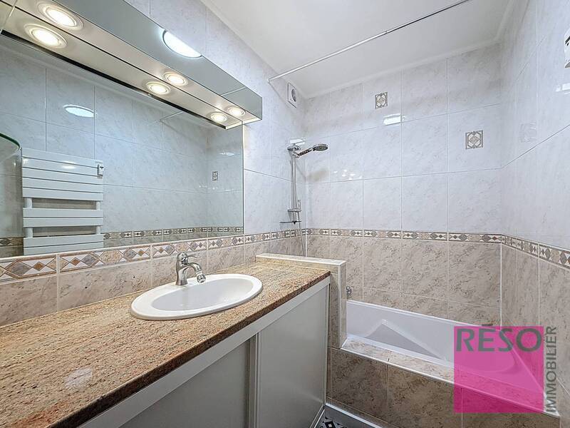 Rent apartment 3 rooms 72 m² in Veigy-Foncenex 74140 - 1 890 €