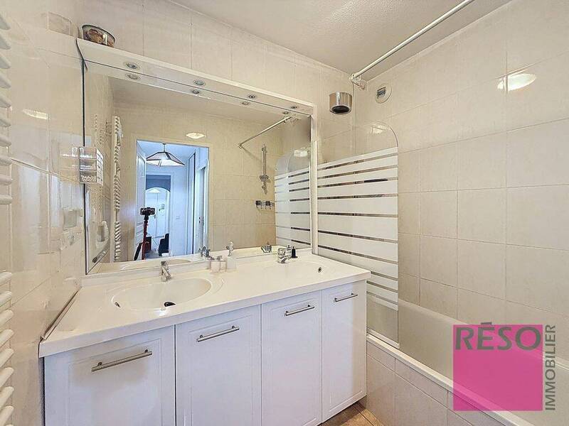 Rent apartment 3 rooms 72 m² in Annemasse 74100 - 1 600 €