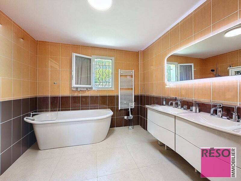 Buy house 5 rooms 140 m² in Cranves-Sales 74380