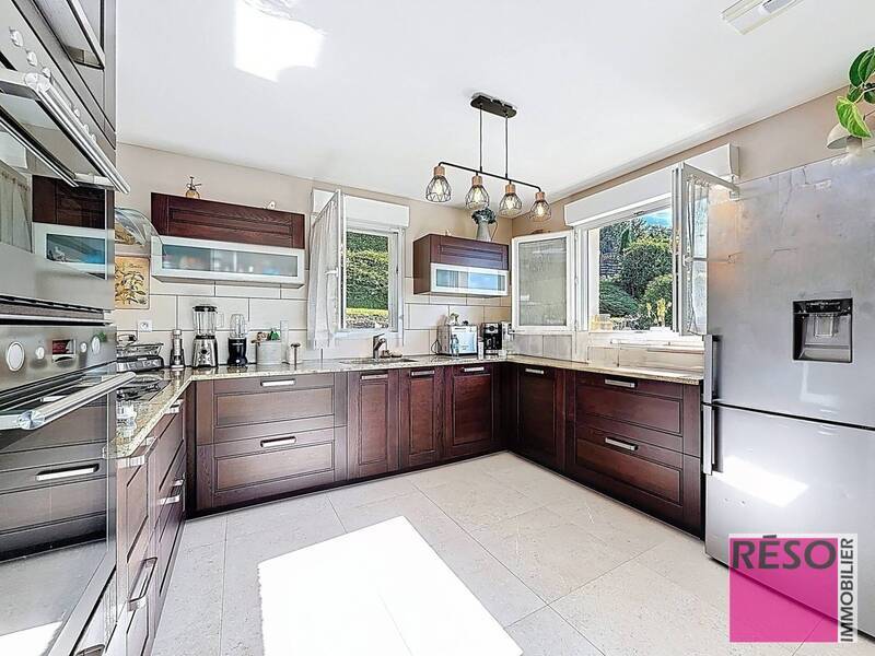 Buy house 5 rooms 140 m² in Cranves-Sales 74380