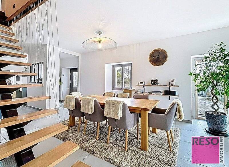 Buy house 5 rooms 160 m² in Arthaz-Pont-Notre-Dame 74380