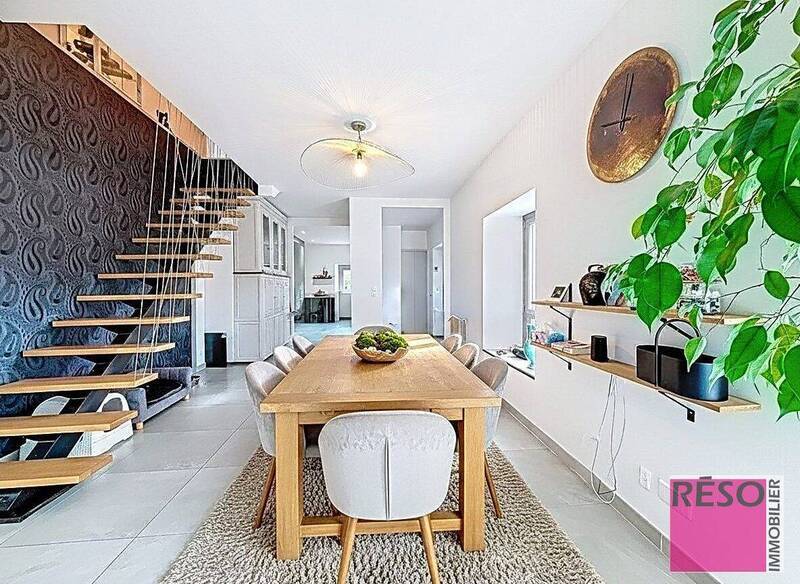 Buy house 5 rooms 160 m² in Arthaz-Pont-Notre-Dame 74380