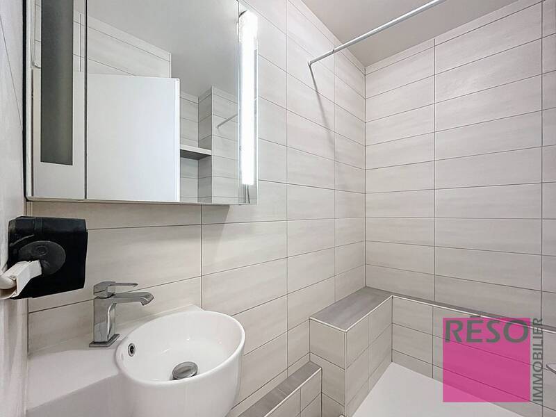 Location appartement 5 pièces 106 m² à Annemasse 74100 - 2 300 €