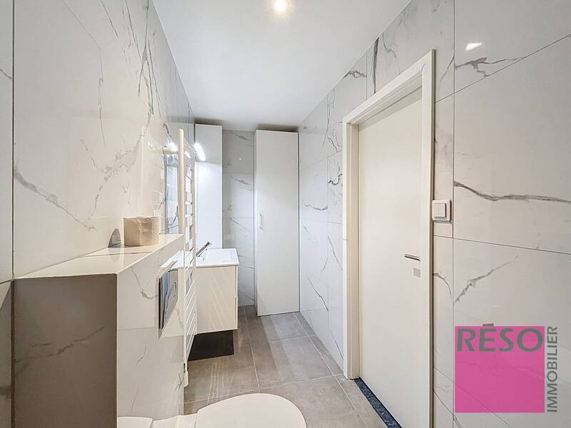 Location appartement 5 pièces 106 m² à Annemasse 74100 - 2 300 €