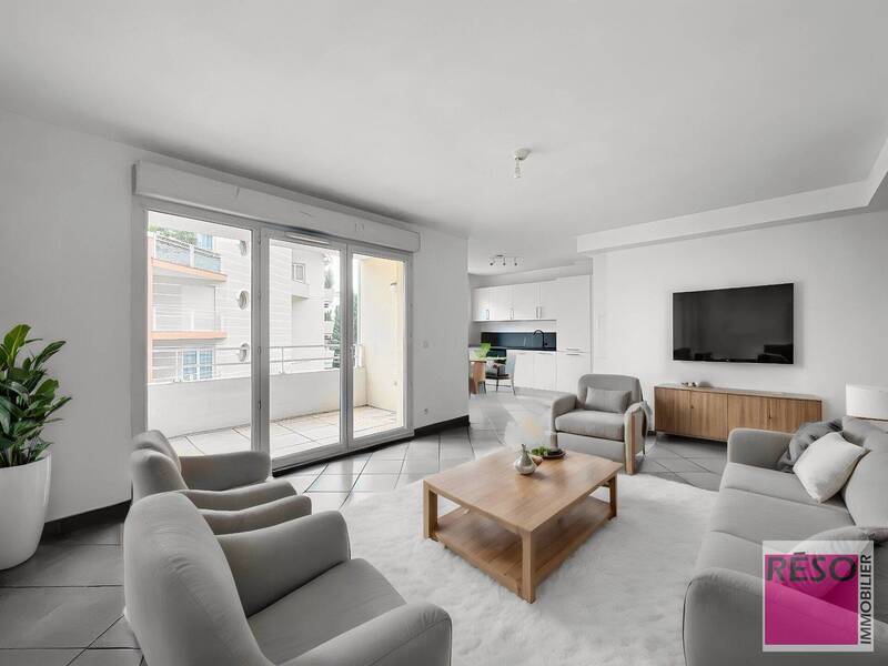 Rent apartment 3 rooms 61 m² in Annemasse 74100 - 1 607 €