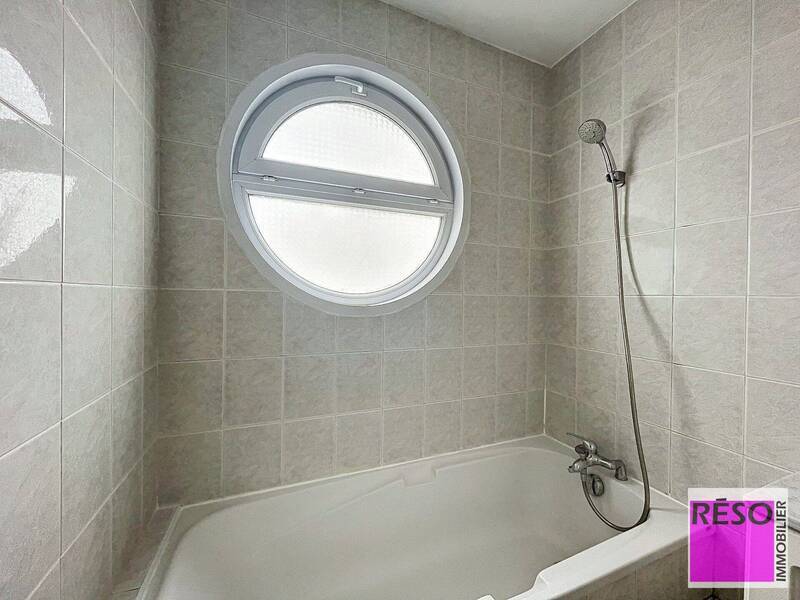 Rent apartment 3 rooms 61 m² in Annemasse 74100 - 1 607 €