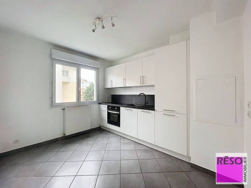 Rent apartment 3 rooms 61 m² in Annemasse 74100 - 1 607 €