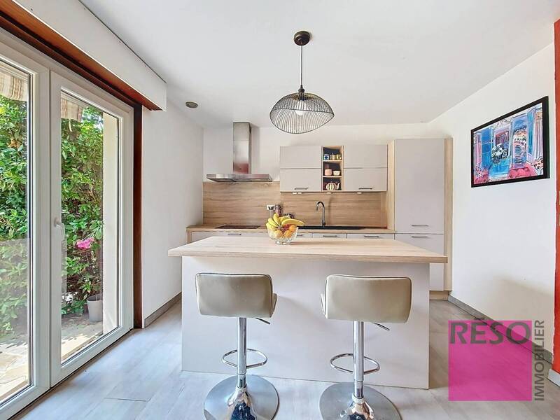 Buy house 6 rooms 150 m² in Cranves-Sales 74380