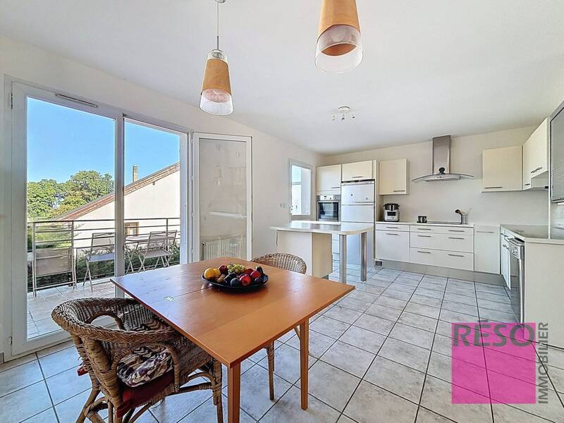 Buy house 6 rooms 142 m² in Bossey 74160