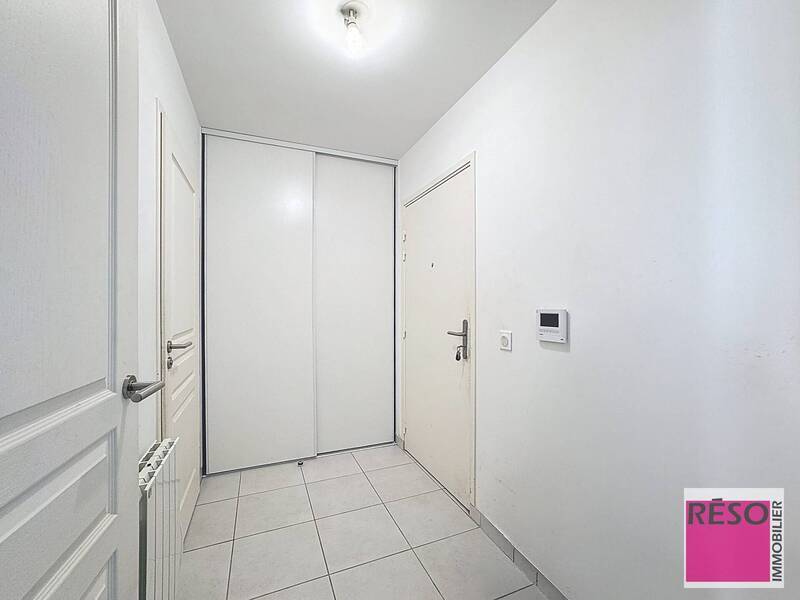 Buy apartment 1 room 31 m² in Annemasse 74100