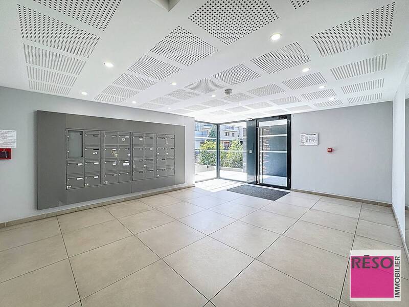 Buy apartment 1 room 31 m² in Annemasse 74100