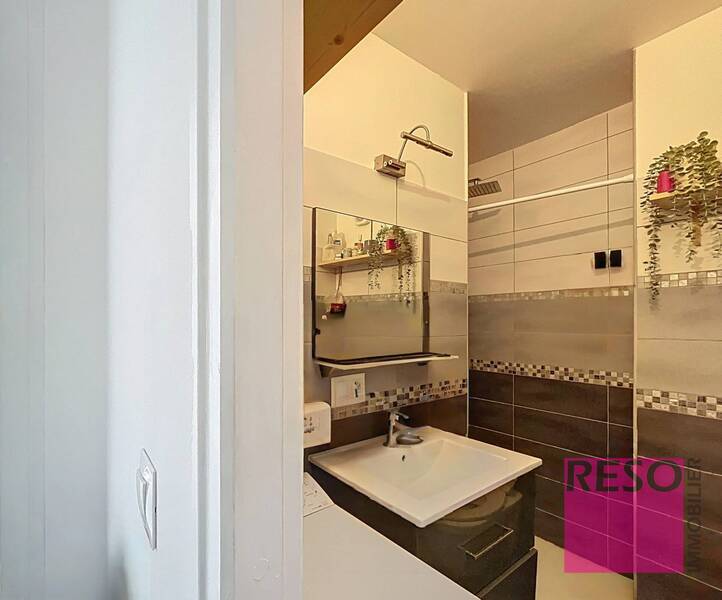 Rent apartment 2 rooms 43 m² in Annemasse 74100 - 1 160 €