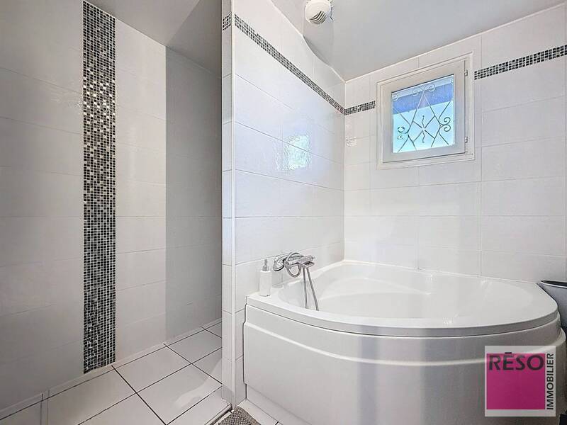 Buy house 5 rooms 105.11 m² in Annemasse 74100