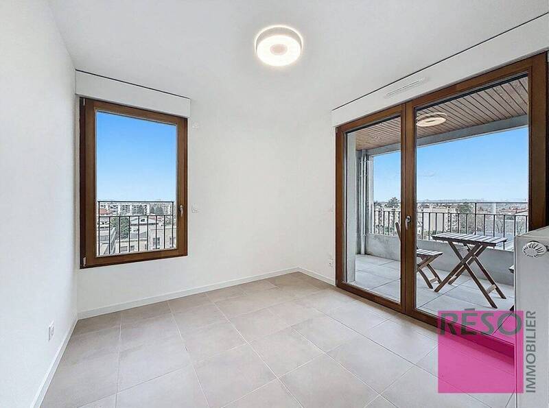 Rent apartment 3 rooms 77 m² in Ambilly 74100 - 2 350 €