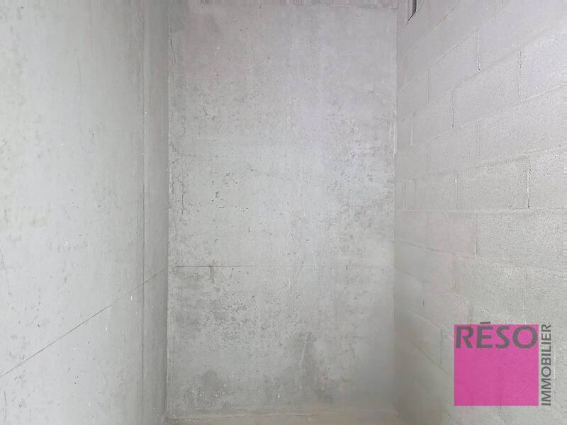 Rent apartment 3 rooms 77 m² in Ambilly 74100 - 2 350 €