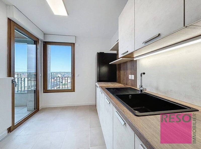 Rent apartment 3 rooms 77 m² in Ambilly 74100 - 2 350 €