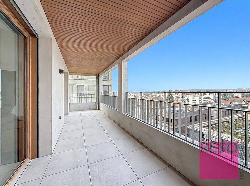 Rent apartment 3 rooms 77 m² in Ambilly 74100 - 2 350 €