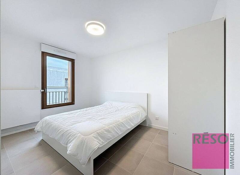Rent apartment 3 rooms 77 m² in Ambilly 74100 - 2 350 €