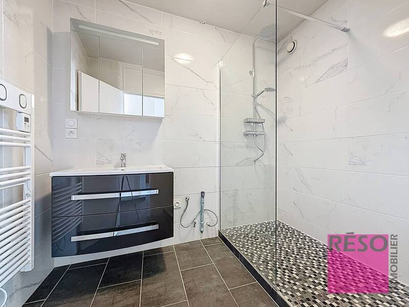 Location appartement 3 pièces 85 m² à Annemasse 74100 - 1 850 €