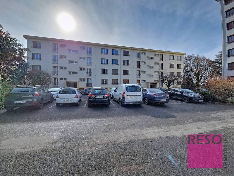 Rent apartment 2 rooms 50 m² in Annemasse 74100 - 1 300 €