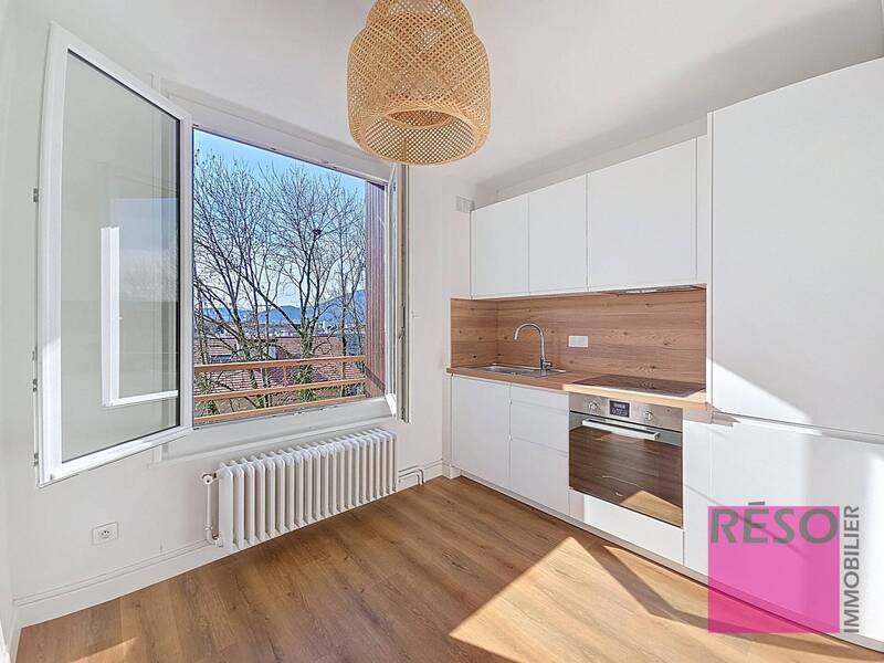 Rent apartment 2 rooms 50 m² in Annemasse 74100 - 1 300 €