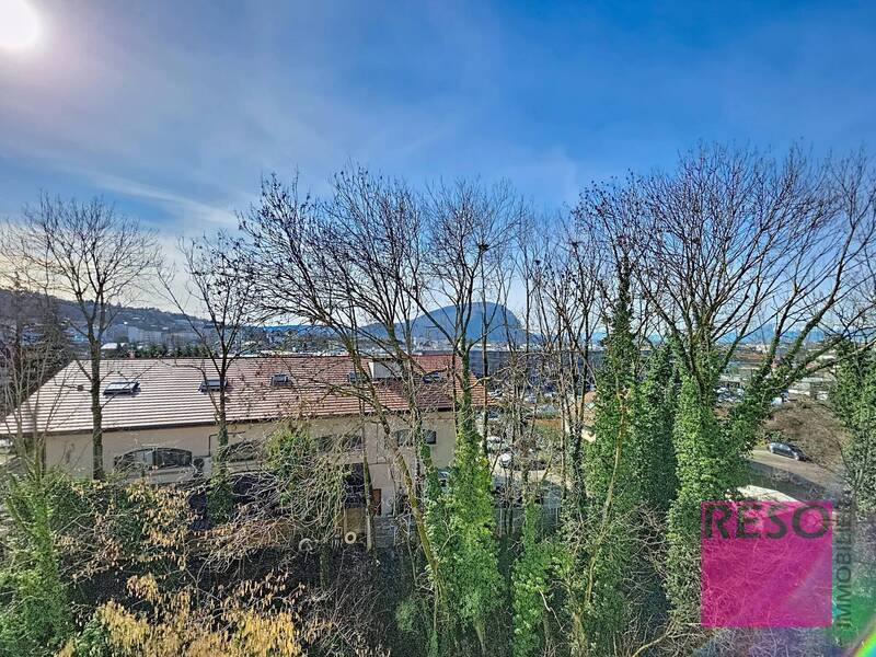 Rent apartment 2 rooms 50 m² in Annemasse 74100 - 1 300 €