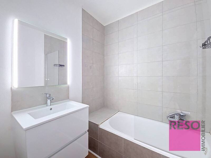 Rent apartment 2 rooms 50 m² in Annemasse 74100 - 1 300 €