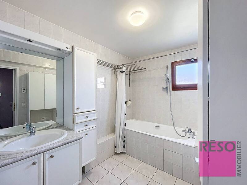 Location appartement 4 pièces 84 m² à Ville-la-Grand 74100 - 1 680 €