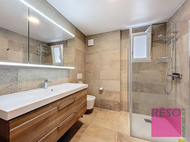 Rent apartment 3 rooms 67 m² in Ambilly 74100 - 1 700 €