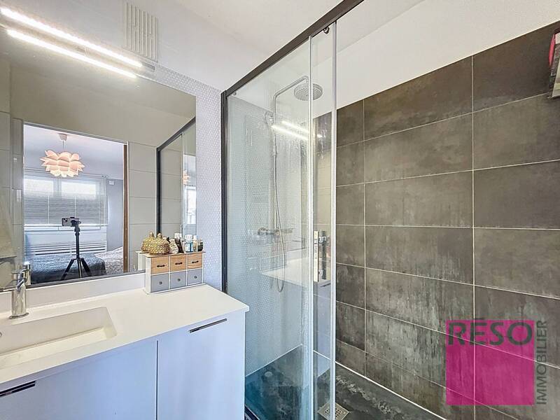 Rent apartment 2 rooms 48 m² in Annemasse 74100 - 1 380 €