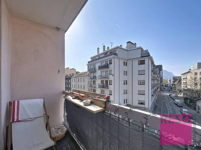 Rent apartment 2 rooms 48 m² in Annemasse 74100 - 1 380 €