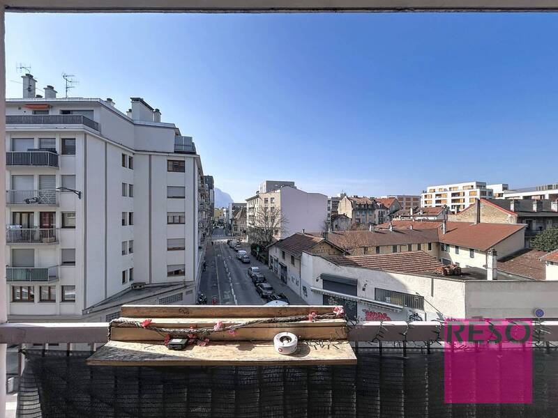 Rent apartment 2 rooms 48 m² in Annemasse 74100 - 1 380 €